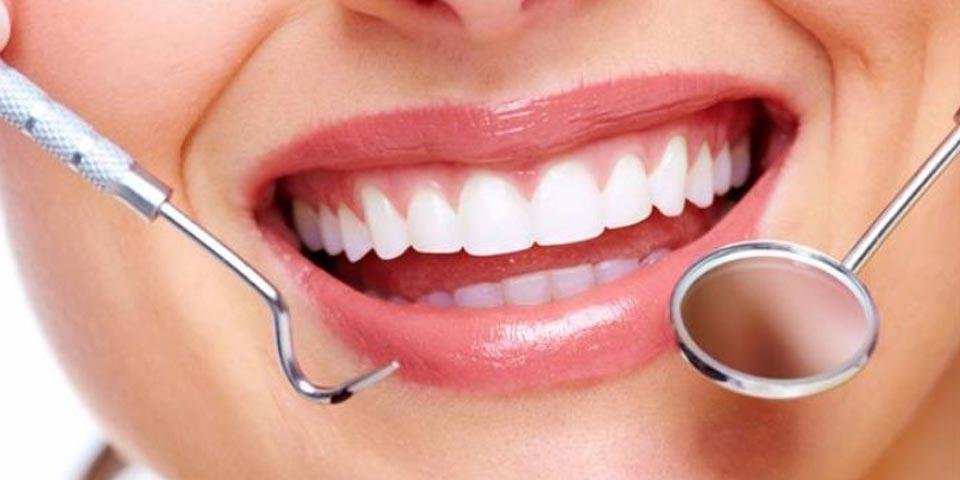Bari . Visita Dentistica con Detartrasi, Smacchiamento e Radiografia Panoramica da soli Euro 29,00 a persona, dal Dott. Antonacci Donato .