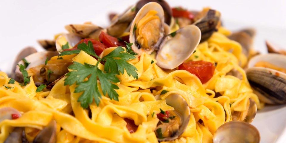 SAVELLETRI. Pranzo o Cena con menù di Mare, valido tutti i giorni anche la Domenica a soli Euro 28,00 a persona, da  La Locanda del Riccio.