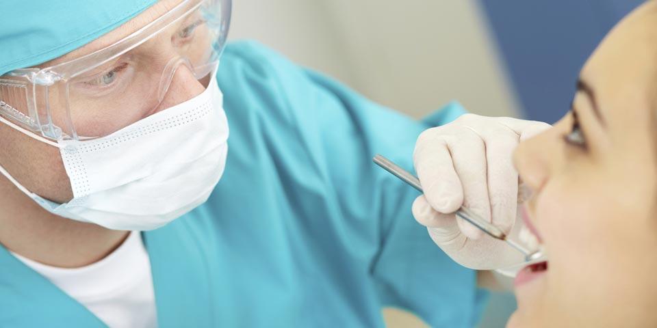 LECCE. Visita  Odontoiatrica con  Pulizia Denti e 1 trattamento a scelta a partire da Euro 15,00 a  persona, dal  Dott.  Natali Giorgio.