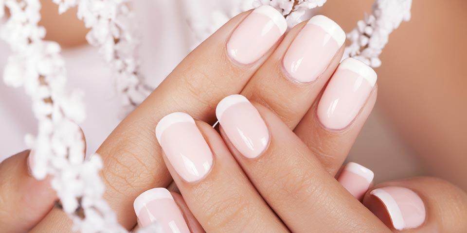 ANDRIA. 1 seduta di Manicure con  applicazione smalto e ceretta per baffetti e sopracciglia a soli Euro 12,90 a  persona, da Charme.