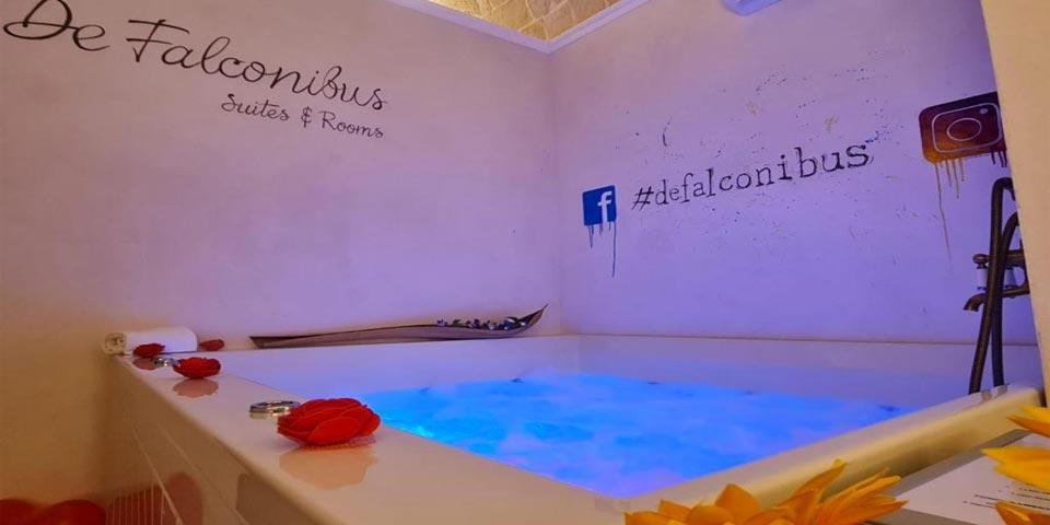 PULSANO. Una Notte in suite o in Day use con  Vasca Idromassaggio, Sauna, Prosecco e Stuzzicheria  a soli Euro 119,00  a coppia,  da SUITE IL VICO 