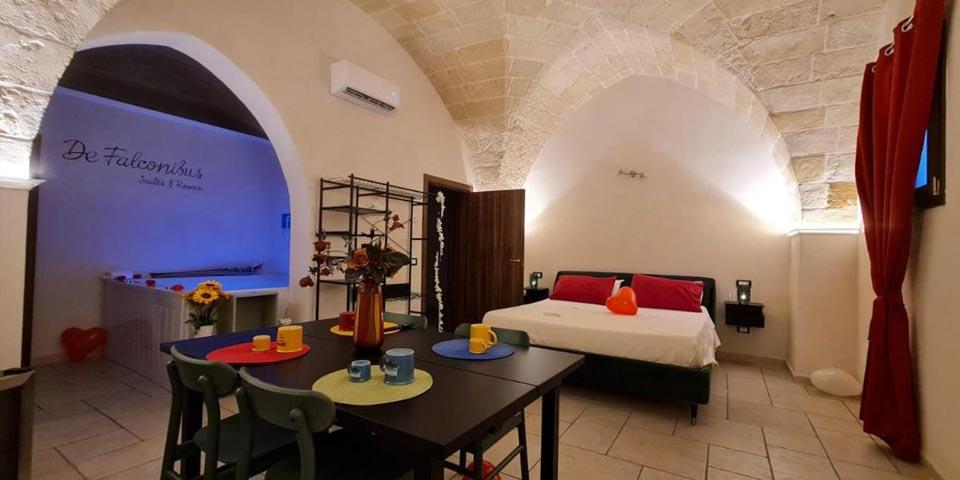 PULSANO. Una Notte in suite o in Day use con  Vasca Idromassaggio, Sauna, Prosecco e Stuzzicheria  a soli Euro 119,00  a coppia,  da SUITE IL VICO 