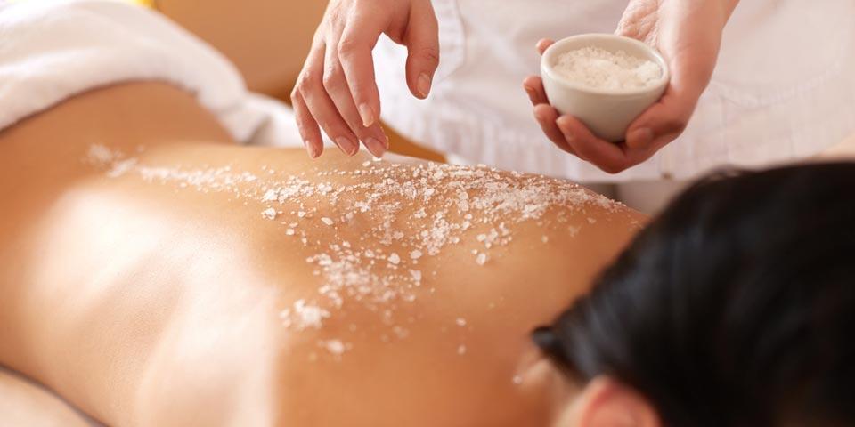 BARI. Scrub corpo parziale o totale a partire da soli Euro 12,90 a persona, da Salisty Beauty .
