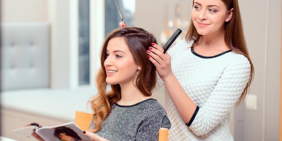 BARI. Pacchetto Look  Donna con  shampoo, taglio e piega a soli  Euro 14,90 a persona,  da Miccoli  Parrucchiere.