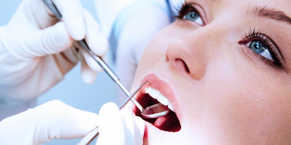 MOLA DI BARI. 1 o 2 Sedute di Pulizia Denti con Detartrasi e Smacchiamento a partire da soli Euro 19,90 a persona, dal Dott. Raffaele Cavallaro.