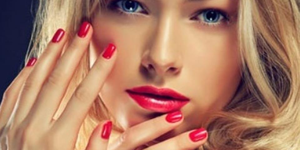 LECCE. 1 Seduta di  Manicure curativa con applicazione Smalto Gel a soli Euro 12,90  a persona, da Alizzi  Sebastiana Centro Estetico.