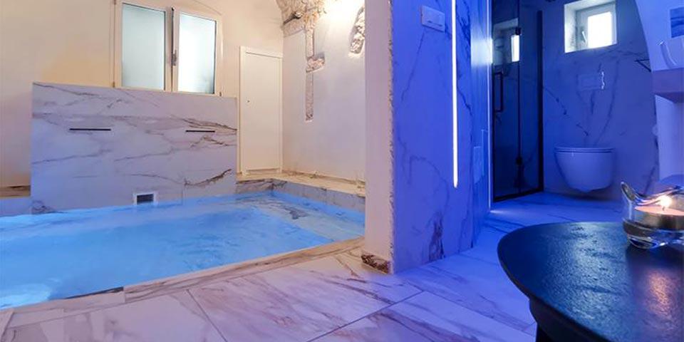 LA MIA SUITE FARINA . 1 Notte  in Suite  con piscina Idromassaggio a partire da &euro;  179,00 a coppia. OSTUNI 