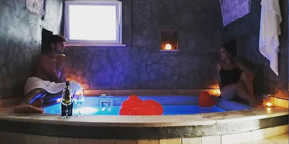 LA MIA SUITE FARINA . 1 Notte  in Suite  con piscina Idromassaggio a partire da &euro;  179,00 a coppia. OSTUNI 