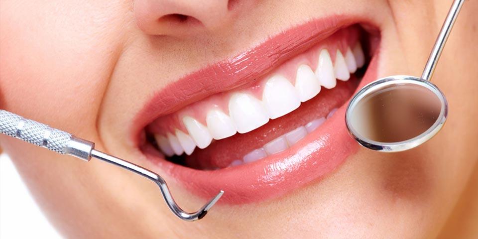 BARI. Visita  Odontoiatrica con  Pulizia Denti e Smacchiamento a soli Euro 19,00 per una persona,  dal  Dott. Giuseppe De Santis.