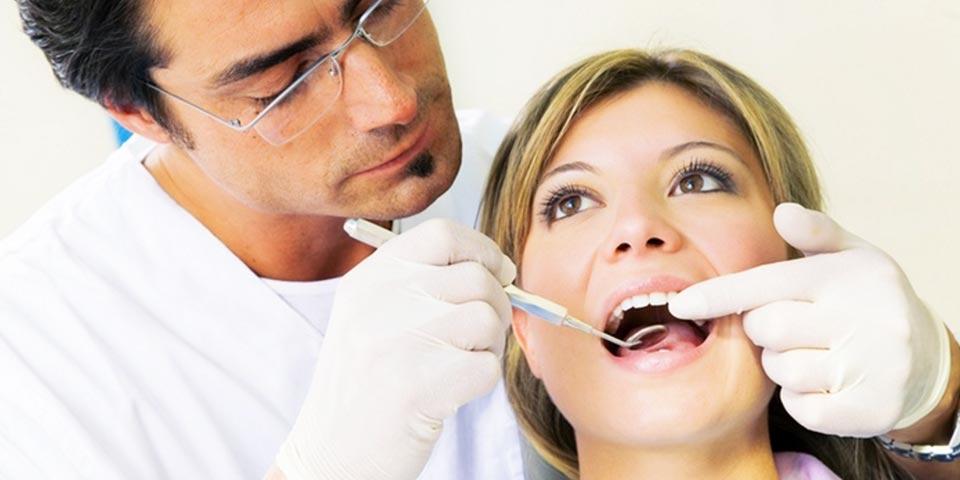 BARI. 1 o 2 Visite dentistiche con  telecamera, pulizia  denti, smacchiamento e otturazione a partire da Euro 19,90,  dal  Dr. Renato Fiore.