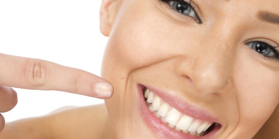 BARI. 1 o 2 Visite dentistiche con  telecamera, pulizia  denti, smacchiamento e otturazione a partire da Euro 19,90,  dal  Dr. Renato Fiore.