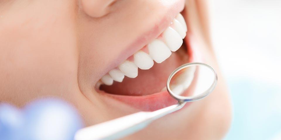 BARI. Visita dentistica con telecamera,  Pulizia denti, Smacchiamento o Otturazione a partire Euro 16,00 a persona,  dal  Dr.  Nicola Caporaso.