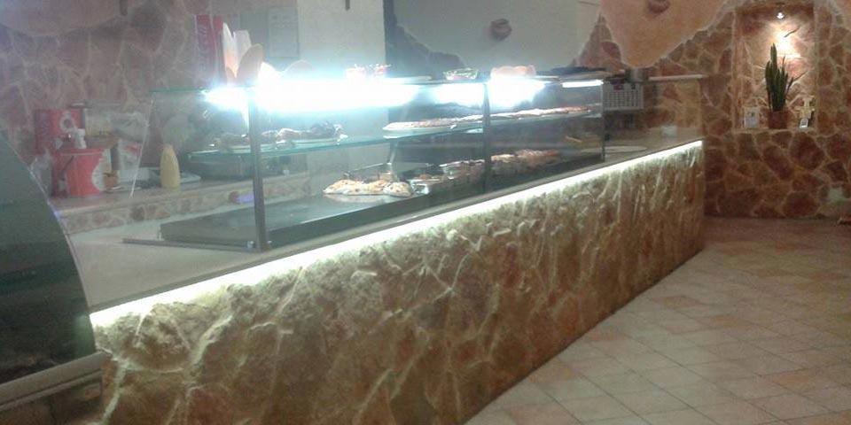 BARLETTA. Menù Pizza cotta in forno  a legna valido tutti i giorni a cena anche il Sabato a soli Euro  19,00 per due persone, da  Pizzeria Il Principe.