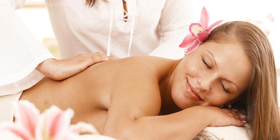 BARLETTA. 1 Massaggio Relax con Scrub corpo e Trattamento viso a soli Euro 24,00 a persona, da Corvasce Beauty.