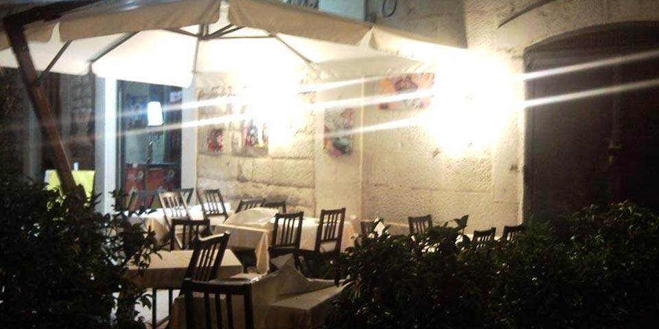 TRANI. Menù Pizza con antipasti, pizza,  bibita e digestivo,  valido tutti i giorni a Cena da soli Euro 18,90 a coppia, da Ogni Volta ..in  Pizzeria.