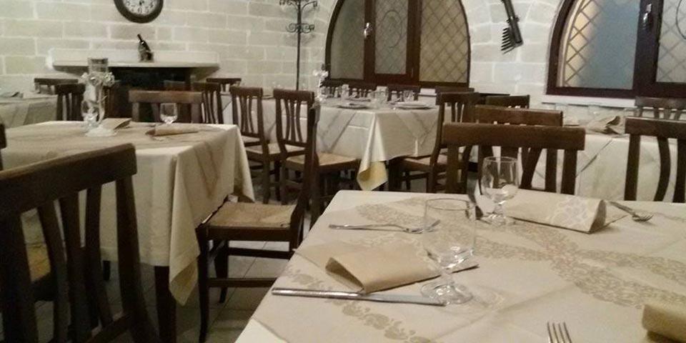 GRAVINA IN PUGLIA. Menù Pizza  valido Sabato e Domenica a cena a soli Euro 19,00 per due persone, da La  Dimora degli Elfi.