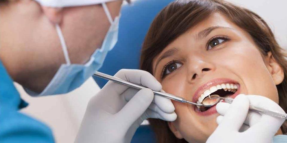 ADELFIA. Visita Odontoiatrica con Pulizia denti e ablazione tartaro a soli Euro 15,00 a persona, da At Medical Center.