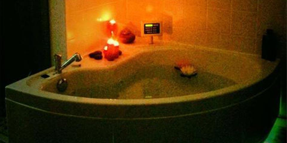 TRIGGIANO. Percorso SPA con  Massaggio  per 1 o 2 persone  a  partire da Euro 29,90,  da Top Massaggi.