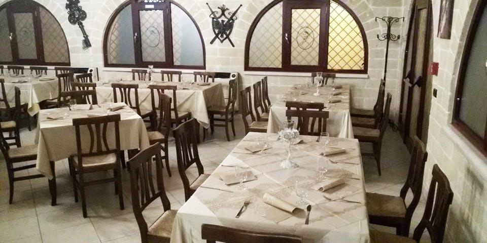 GRAVINA IN PUGLIA. Pranzo Domenicale a con antipasti, primi, secondo, frutta, dolce e bevande a soli Euro 44,00 a coppia, da La Dimora degli Elfi.