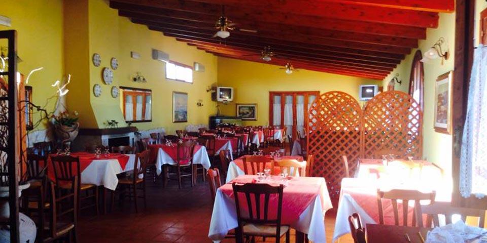 PARCO DEI CIGNI A Margherita DI Savoia , Menù  con 3 ANTIPASTI , PIZZA , GRIGLIATA DI CARNE o FRITTURA DI PESCE e BEVANDE Per 2 Persone  da  € 25.00 . Presso Lido Miami Beach.