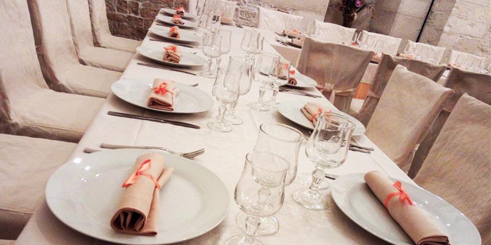 RUVO DI PUGLIA. Pranzo o  Cena  valido tutti i giorni anche la Domenica a soli Euro 49,00  a coppia,  da Casale  dei Cavalieri.