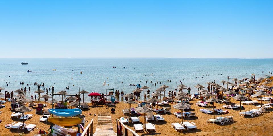 Villaggio Spiagge Rosse , 7 Notti in Pensione completa dal  14 Giugno al 21 Giugno  con 3 e 4  letto gratis  da Euro 850,00 a camera,  a Capo Rizzuto (KR).