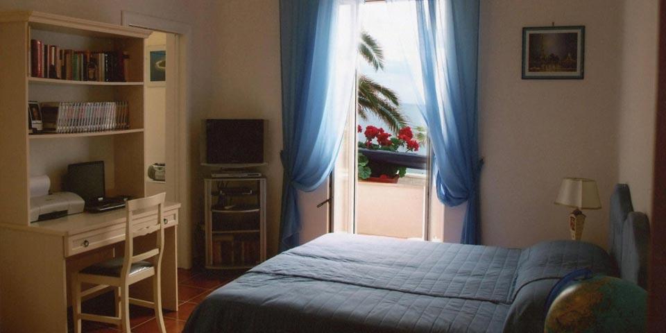 TRANI. 1 Notte in B&b  con Angolo cottura valido tutti i giorni anche nel Week-end  da  Euro 29,90 a coppia, da Beb Le Palme .