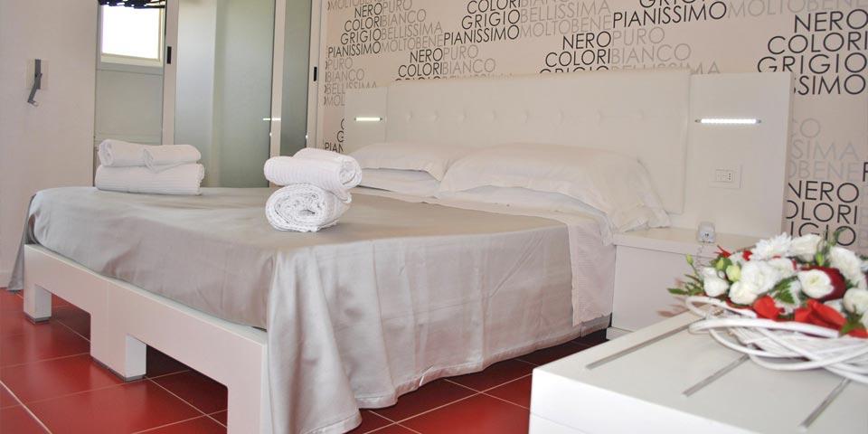 PRENOTA PRIMA ,HOTEL ISOLA DI PAZZE  7 Notti in Mezza Pensione dal 04 al  11 Luglio 2026 da Euro 1100  per due persone con Tessera  Club  inclusa  , da Hotel Isola di Pazze  (LE).