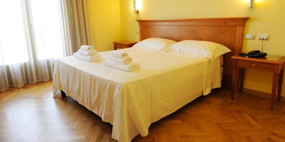 PRENOTA PRIMA 2026,  7 Notti in Pensione Completa dal 04  al 11 Luglio 2026 , da Euro 1100,00 a camera, Corte dei Greci Resort CARIATI (CS).