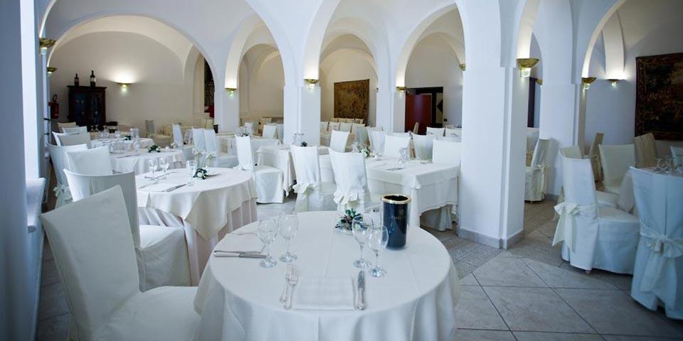 PALACE HOTEL SAN MICHELE. 1 Notte con Piscina Esterna  e percorso Benessere a partire da &euro; 89,00 a coppia. Monte Sant'Angelo (FG).