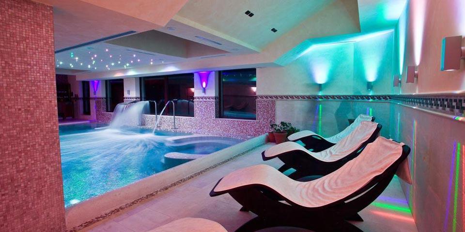 PALACE HOTEL SAN MICHELE. 1 Notte Con Cena, Piscina Esterna  e percorso Benessere a partire da &euro; 139,00 a coppia. Monte Sant'Angelo (FG).