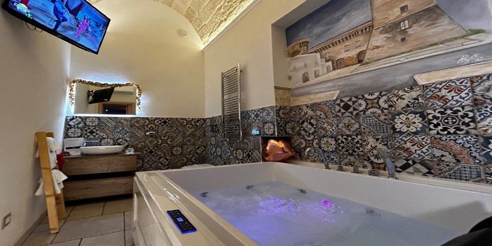 PULSANO. Una  o 2 Notti in suite  con  Vasca Idromassaggio, Prosecco e Stuzzicheria  a soli Euro 69,00  a coppia,  da RELAXING ROOMS