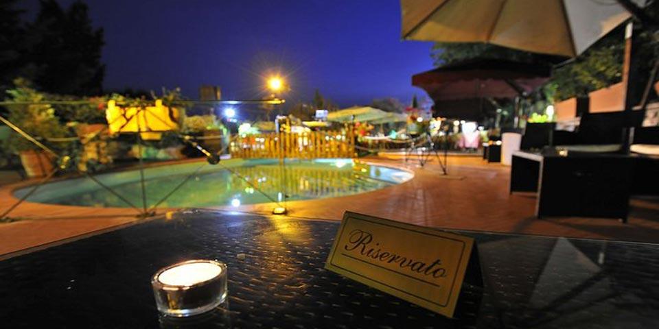 SOLOFRA. Una Notte  in Mezza Pensione con  Pecorso Benesere di 75 minuti , da Euro 174,00 a coppia, da Solofra Palace Hotel  & Resort.