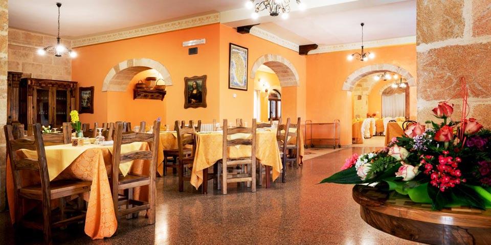 SPECCHIA. 1 Notte 2,3 o 7 notti in  Mezza Pensione a Luglio  a partire da  Euro 129,00 per due persone, da Hotel Salento.