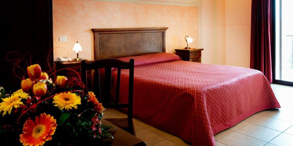 SPECCHIA. 1 Notte 2,3 o 7 notti in  Mezza Pensione a Luglio  a partire da  Euro 129,00 per due persone, da Hotel Salento.