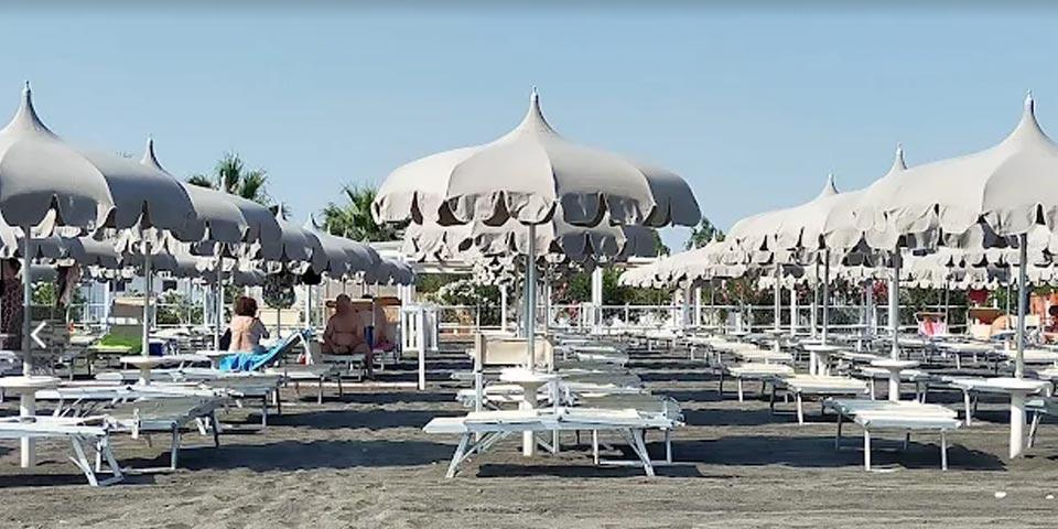 MARGHERITA DI SAVOIA Ingresso al Lido 2026  Fino a 4 Persone con Ombrellone, Lettino, Caff&egrave; , Pizza e Parcheggio a partire da &euro; 23,00 da Lido Pacos.