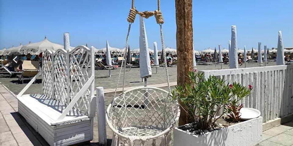 MARGHERITA DI SAVOIA Ingresso al Lido 2026  Fino a 4 Persone con Ombrellone, Lettino, Caff&egrave; , Pizza e Parcheggio a partire da &euro; 23,00 da Lido Pacos.