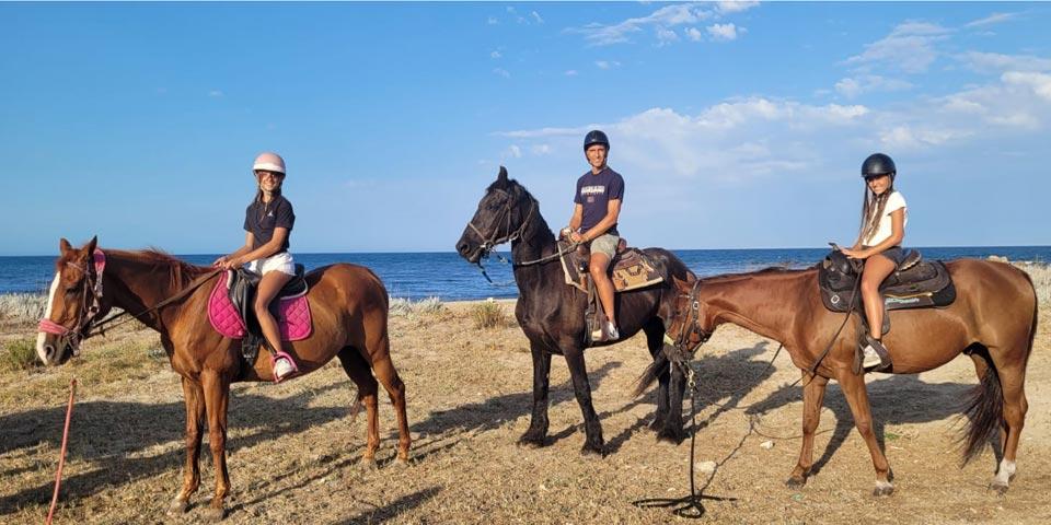Lecce , Esplora la Riserva Naturale delle Cesine e le Spiagge Limitrofe a Cavallo a soli &euro; 23,00 a Persona  da Piccolo Ranch 