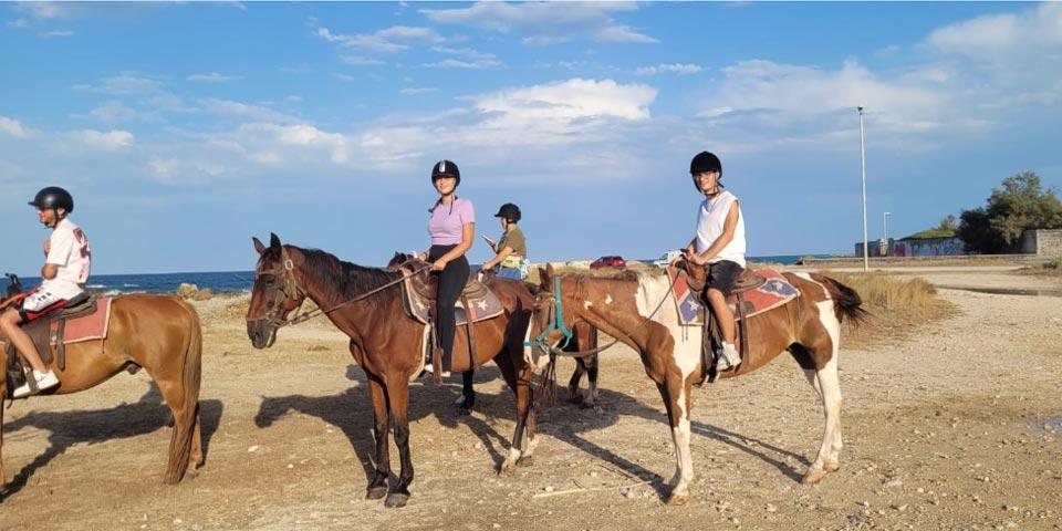 Lecce , Esplora la Riserva Naturale delle Cesine e le Spiagge Limitrofe a Cavallo a soli &euro; 23,00 a Persona  da Piccolo Ranch 